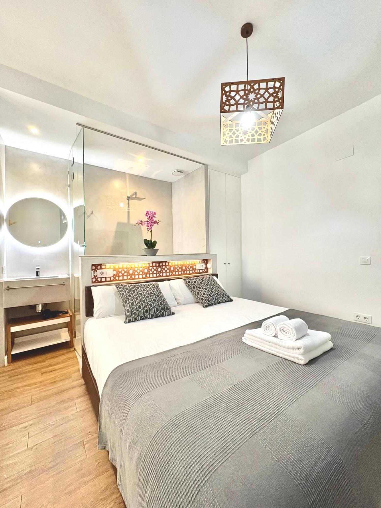 Unique House - Private Spa&Pool -StayinСевилья Экстерьер фото