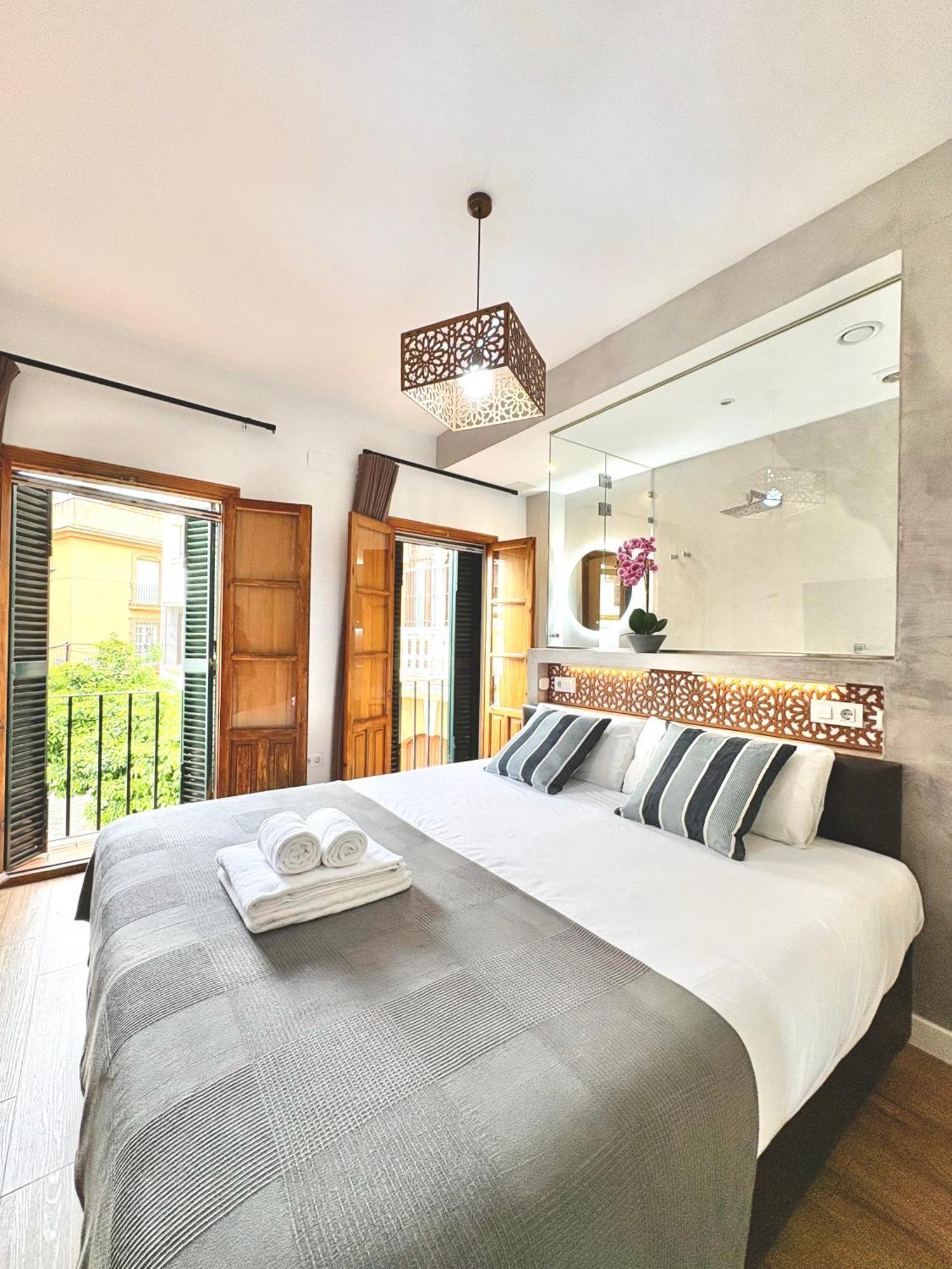 Unique House - Private Spa&Pool -StayinСевилья Экстерьер фото