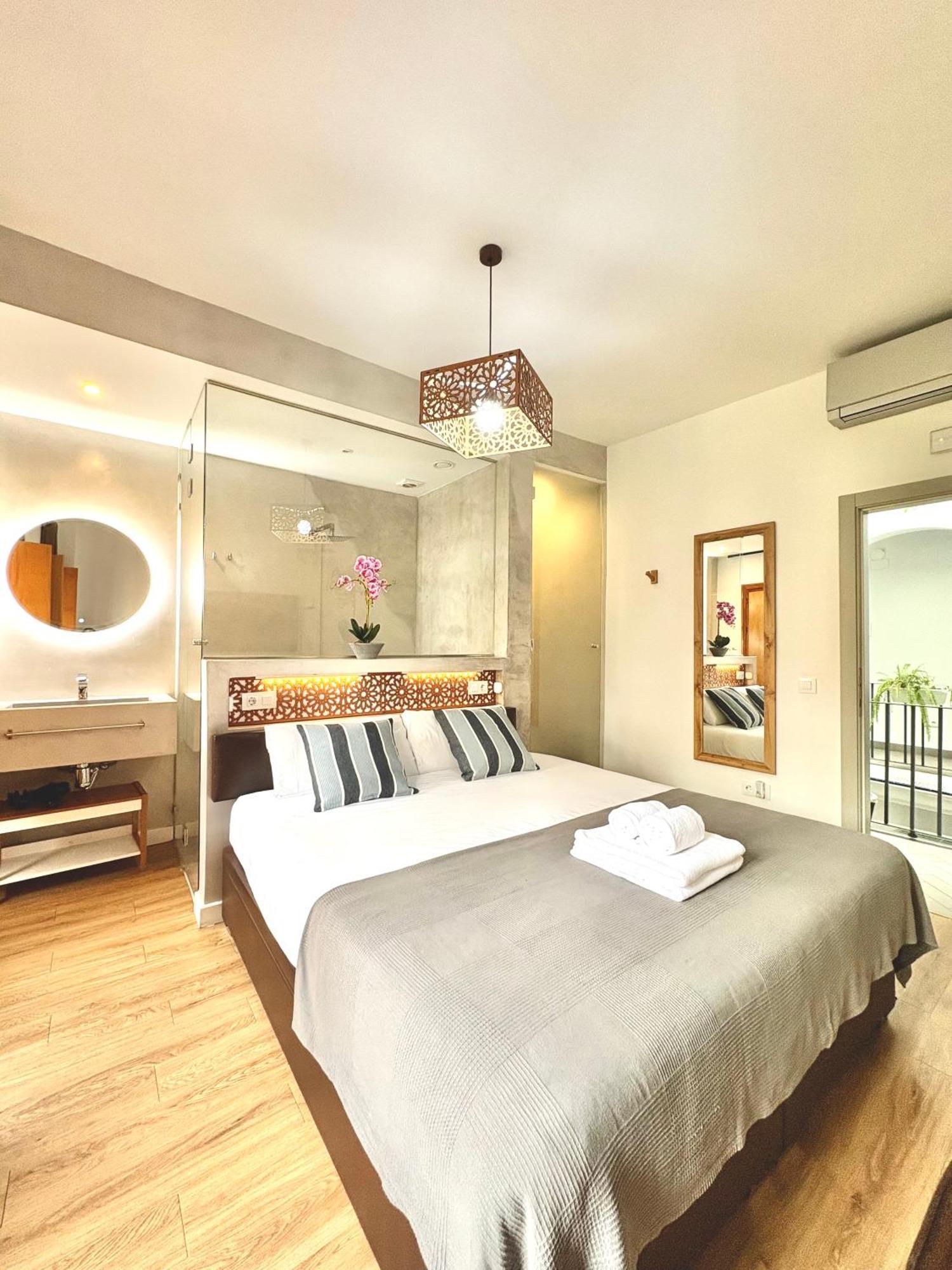 Unique House - Private Spa&Pool -StayinСевилья Экстерьер фото