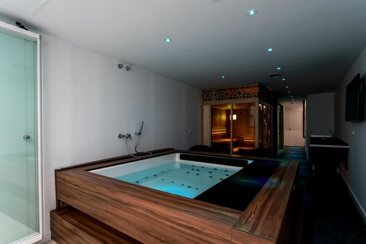 Unique House - Private Spa&Pool -StayinСевилья Экстерьер фото